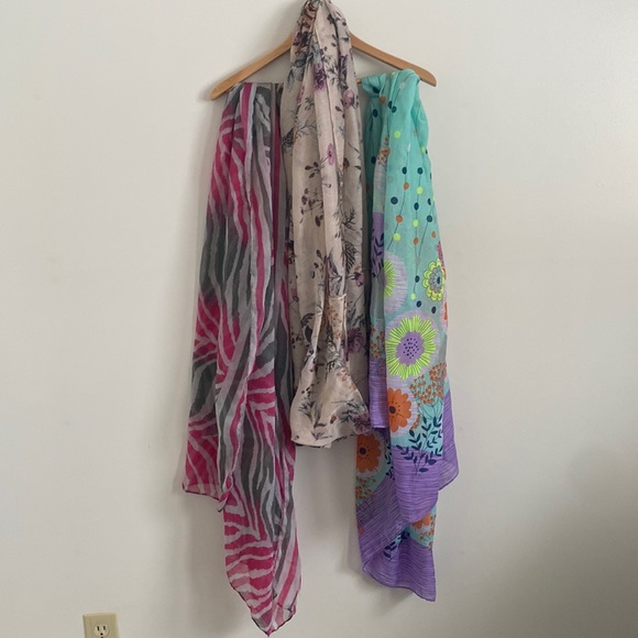 Scarves Bundle - Picture 1 of 1